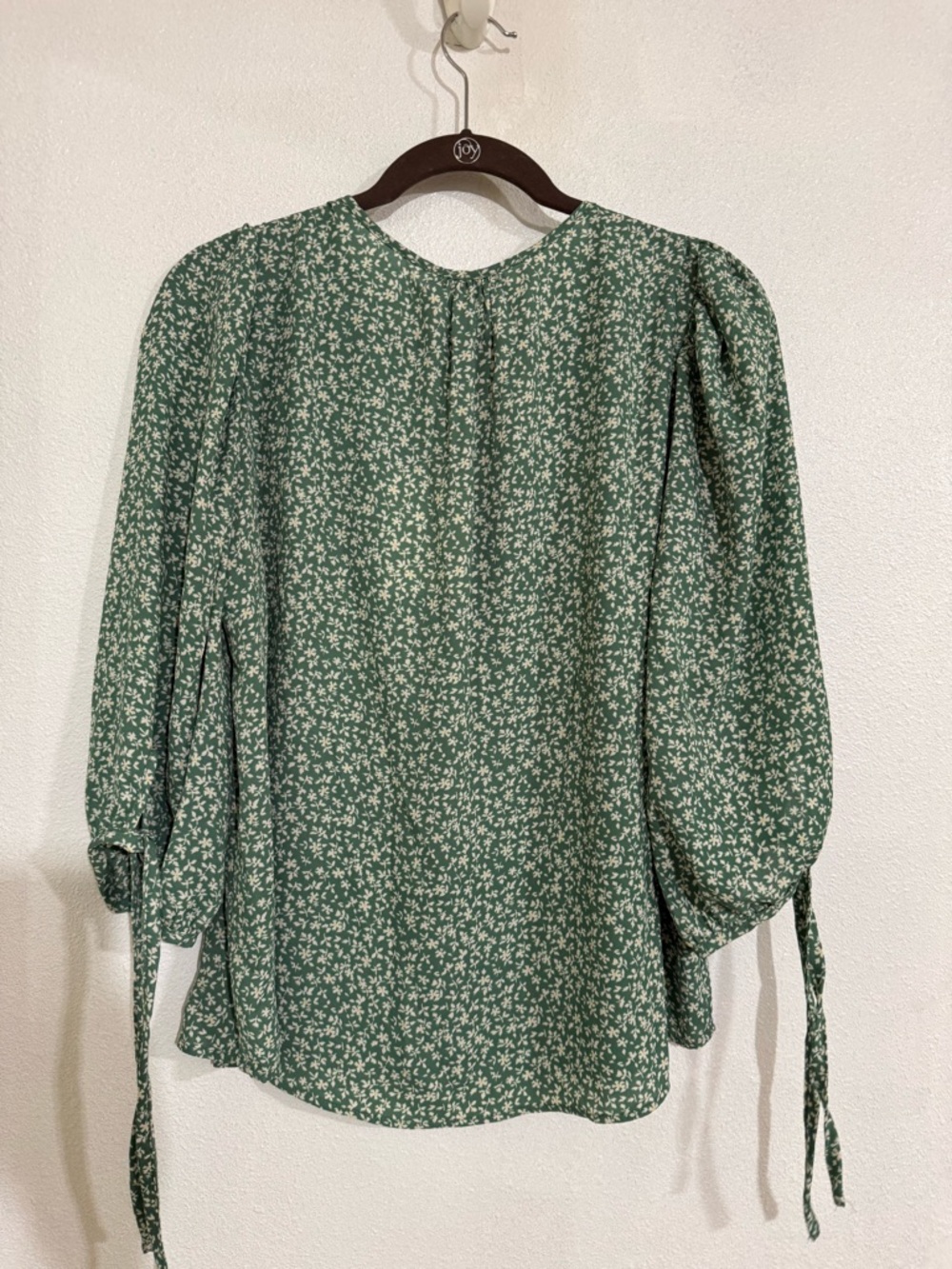 Olivia Grey Green Floral V-Neck Long Sleeve Blouse - Picture 3 of 4